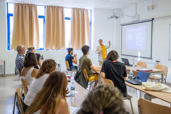 El curso de oratoria de la Universidad de Verano de Adeje desmonta los mitos asociados a esta práctica 
