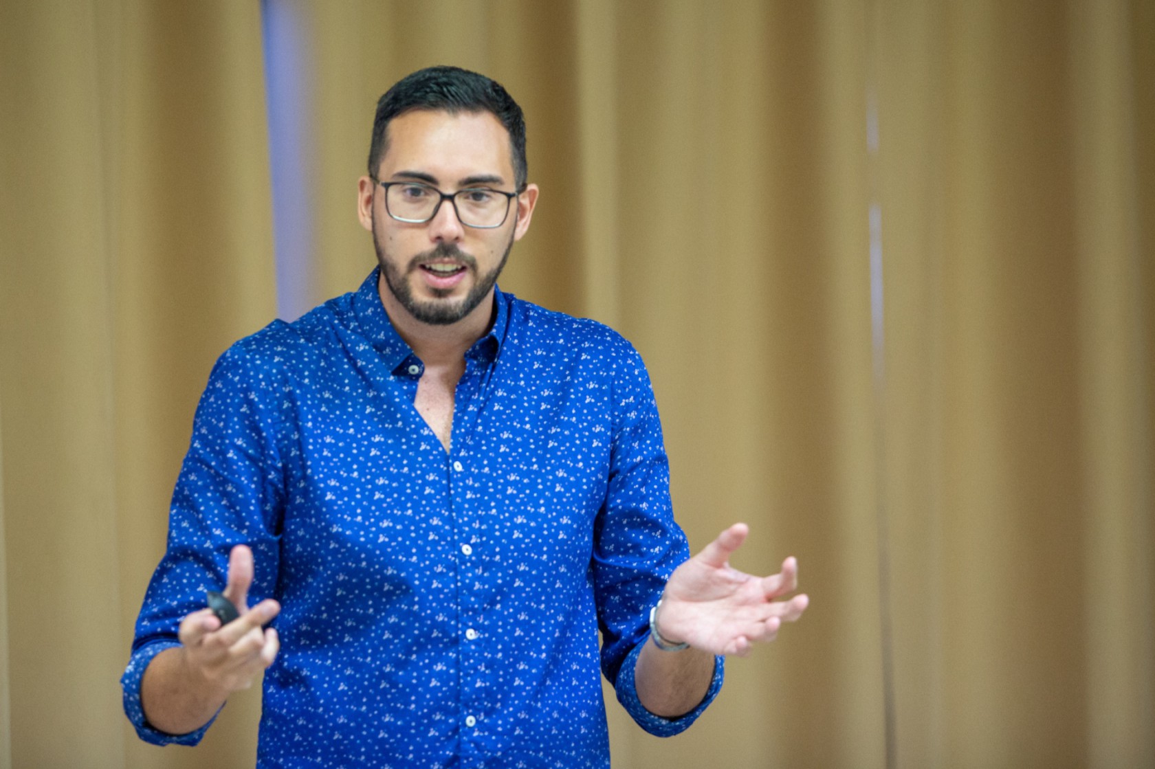 La narrativa de las marcas comerciales debería basarse en mensajes localistas que generen interacción del público