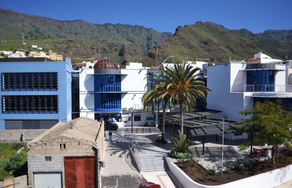 El Ayuntamiento de Adeje abre el plazo de las ayudas para material escolar y transporte