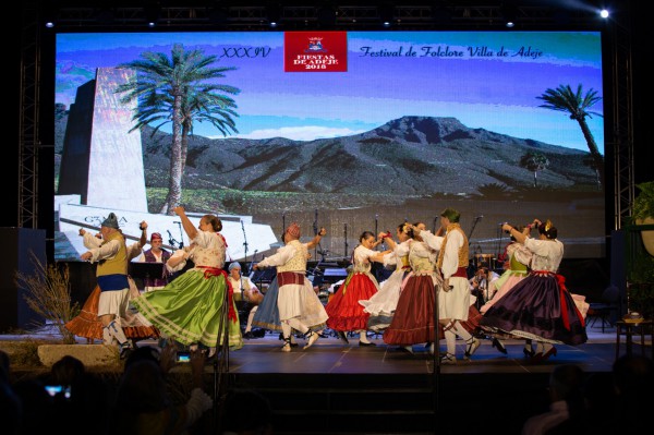 Las tradiciones ponen el punto final a las fiestas adejeras