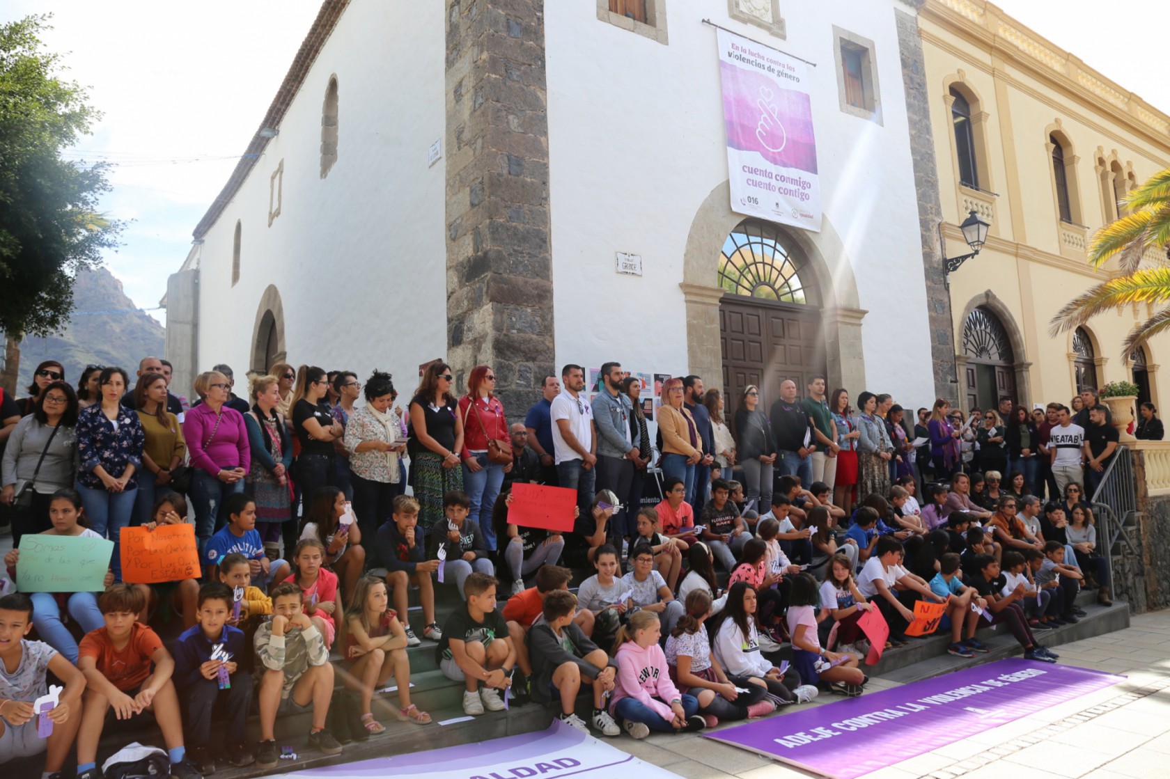 Adeje se une contra las violencias de género bajo el lema "cuenta conmigo, cuento contigo"