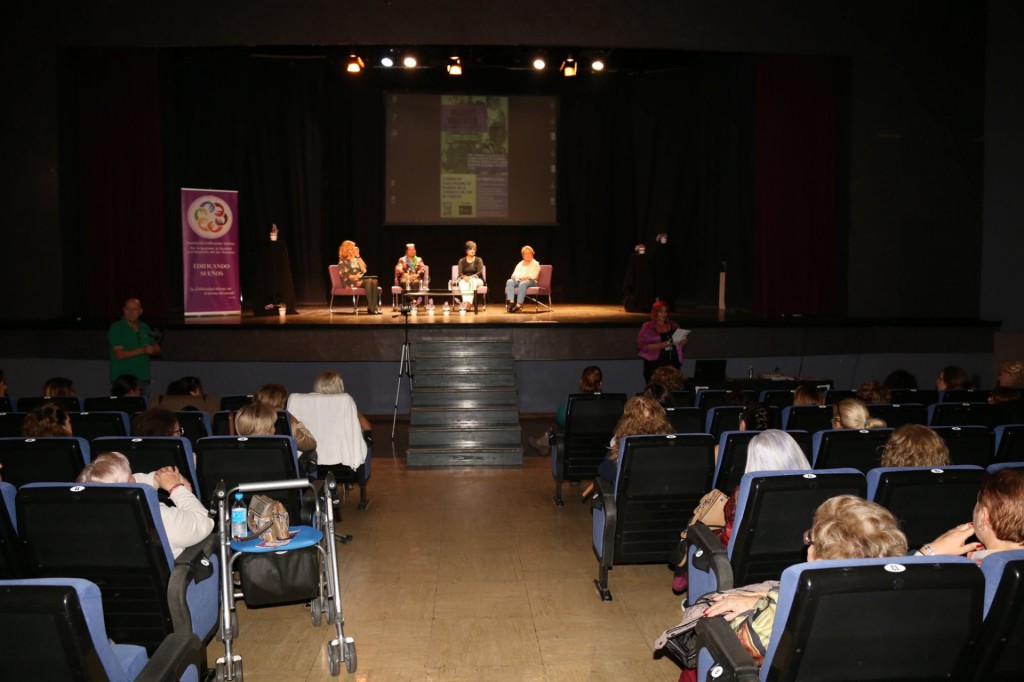 Los testimonios de las mujeres valientes centran el II Fórum de Asociaciones de Mujeres de la Comarca del Sur de Tenerife