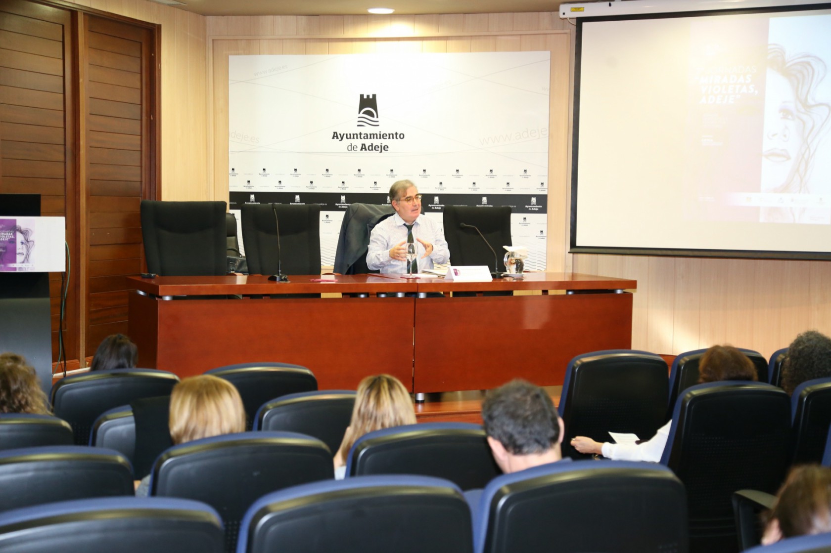 El análisis de las políticas criminales y los déficits de la justicia retributiva centra el debate del último día de las "Jornadas Violetas"