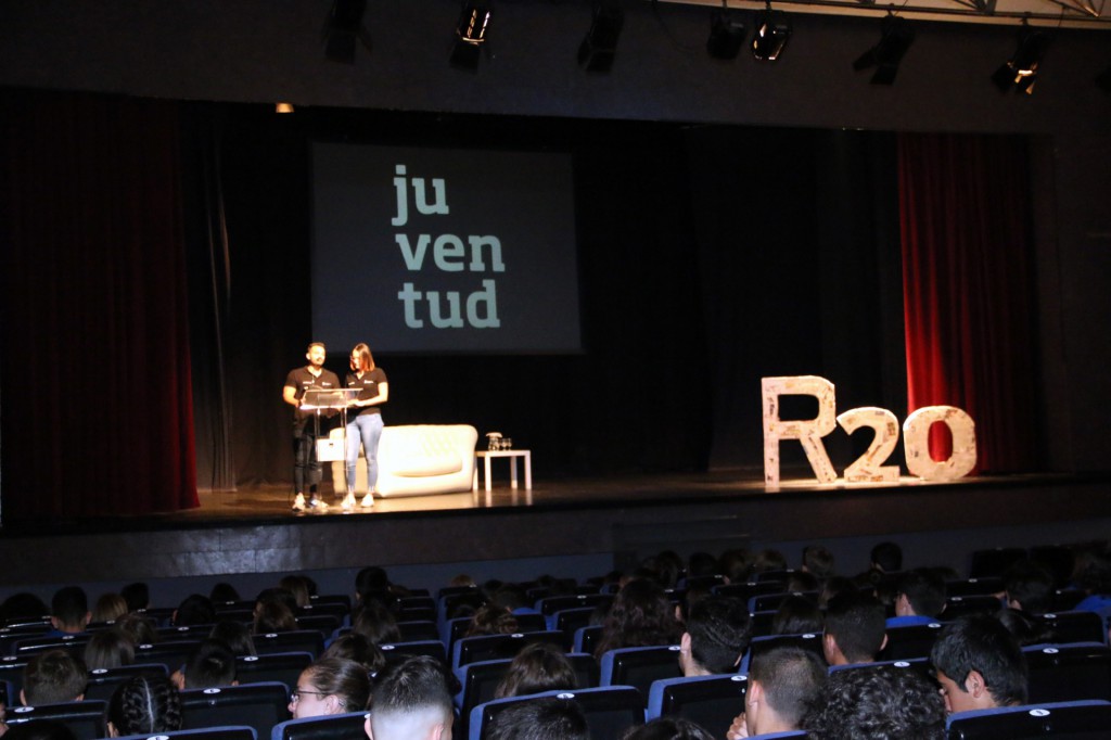 La concejalía de Juventud adejera presenta el proyecto "Recréate 2020"