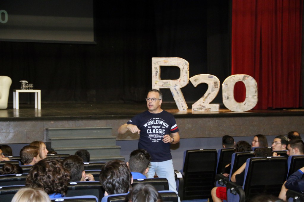 La concejalía de Juventud adejera presenta el proyecto "Recréate 2020"