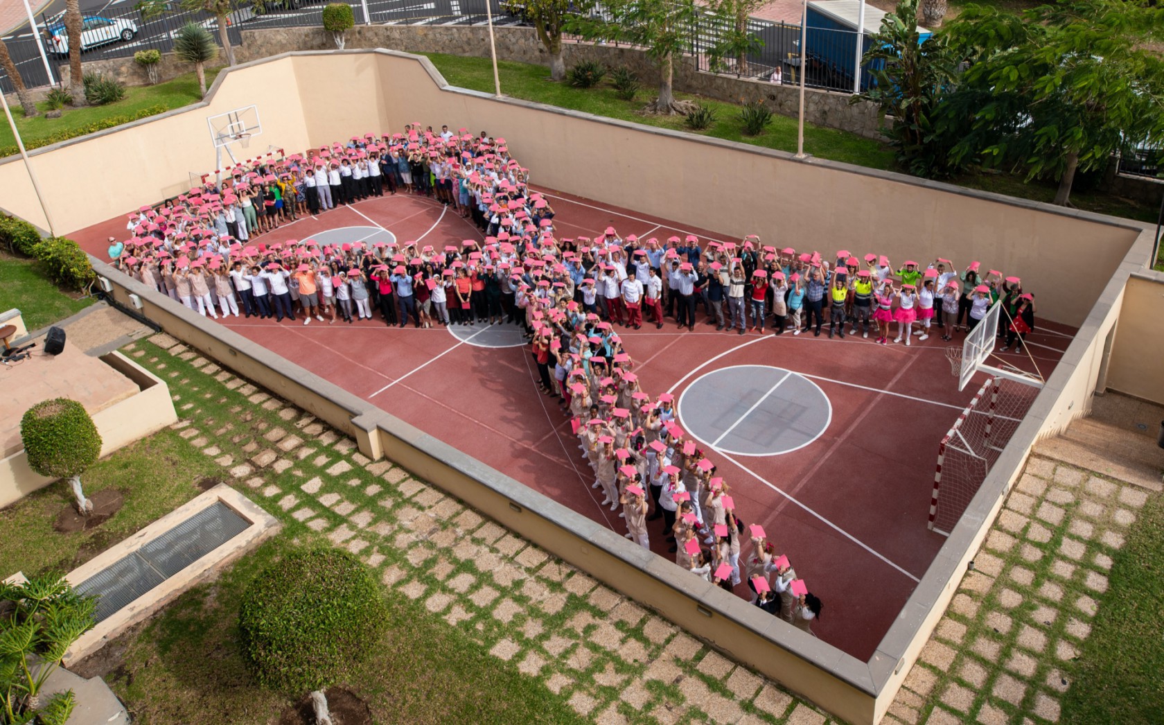 El Ayuntamiento de Adeje, se suma a la celebración del Día Mundial Contra el Cáncer