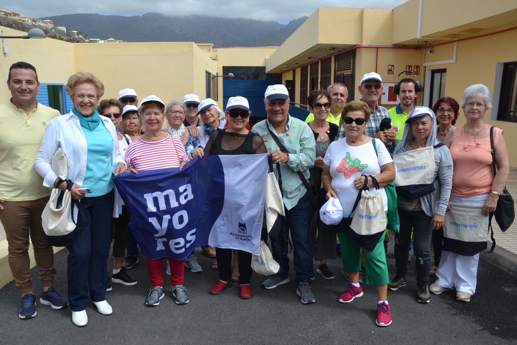El colectivo de Mayores de Adeje visita la desaladora municipal
