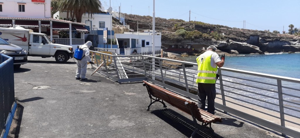 Adeje reabre el 90% de sus playas al público