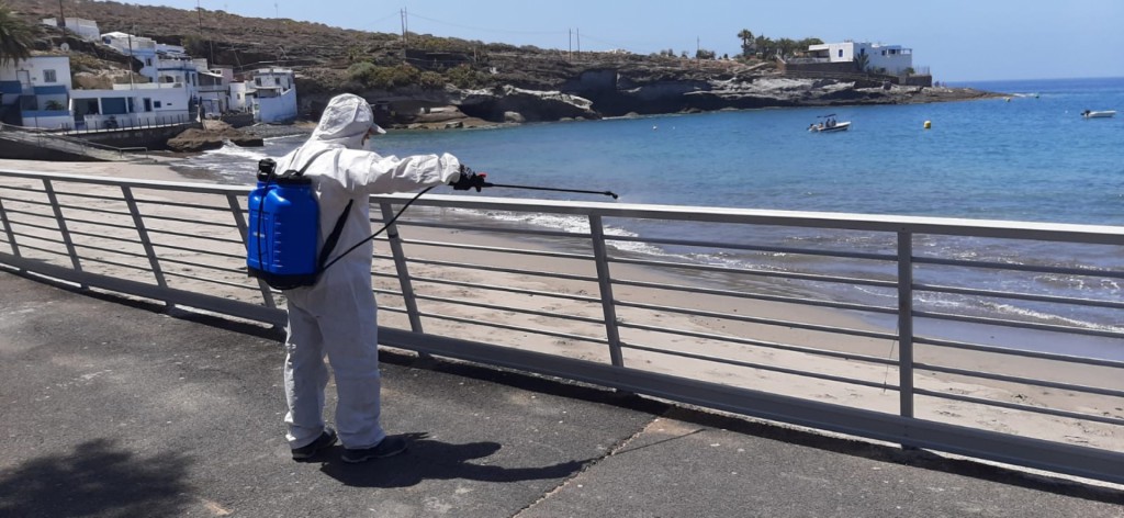 Adeje reabre el 90% de sus playas al público