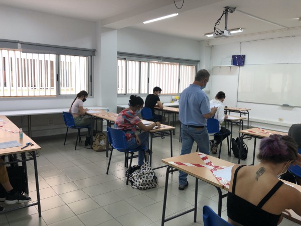 Alrededor de 900 estudiantes realizan la EBAU en Adeje.