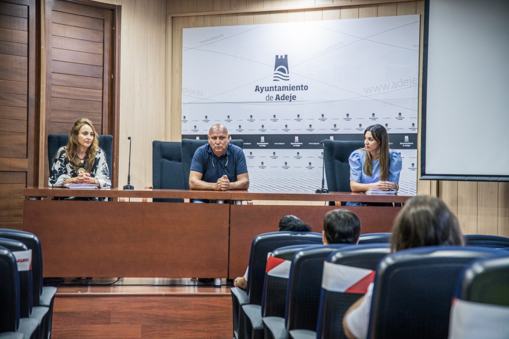 Adeje forma un equipo de agentes de sensibilización ciudadana en playas para prevenir contagios por COVID19