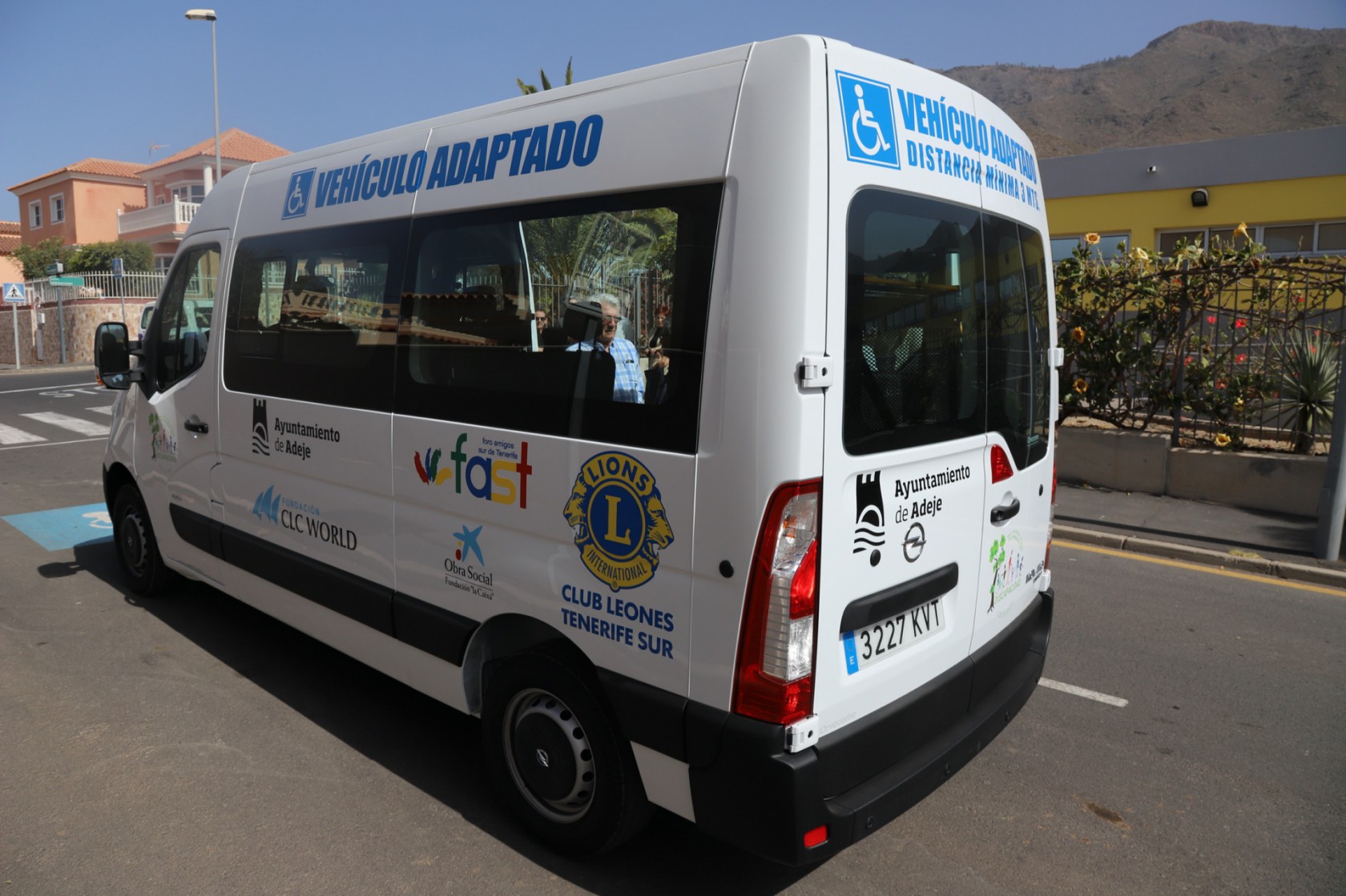 El Centro de Atención a la Diversidad Funcional Los Olivos cuenta con un nuevo vehículo adaptado