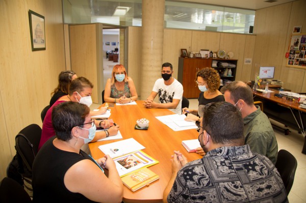El ayuntamiento de Adeje y la Asociación LGTBI Algarabía,trazan una hoja de ruta de cara al último cuatrimestre del año
