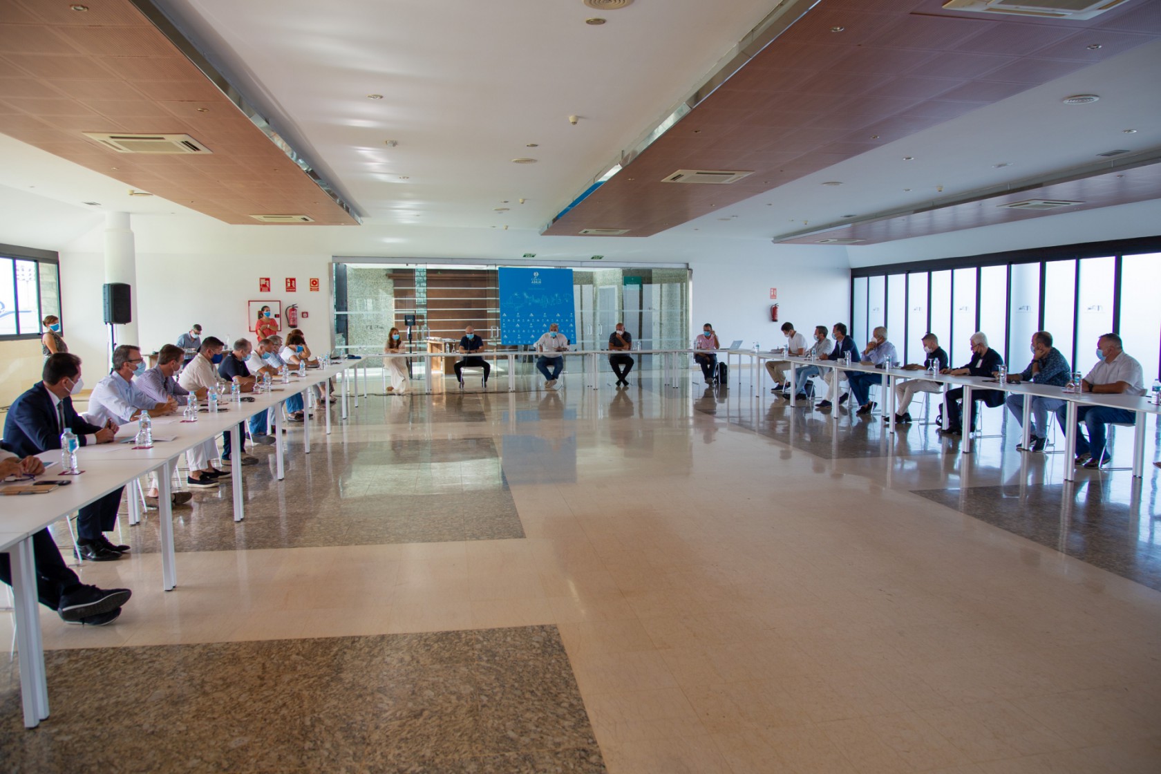 Adeje debate en el Consejo Municipal de Turismo las medidas anti-covid y la modificación de impuestos y tasas