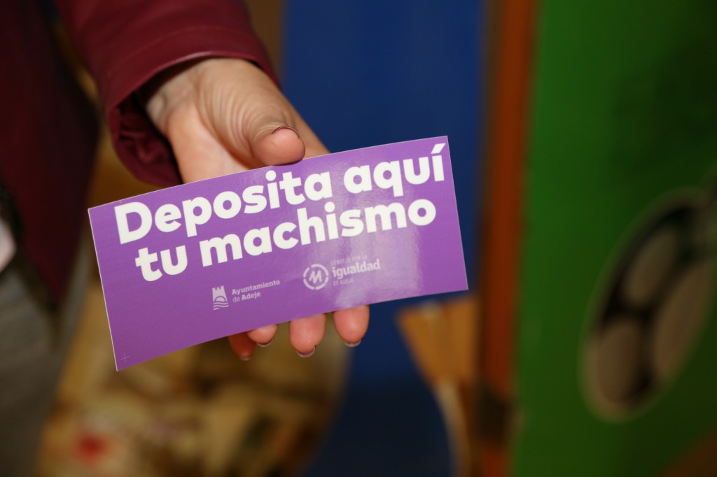 Adeje se suma a la campaña "Deposita aquí tu machismo"