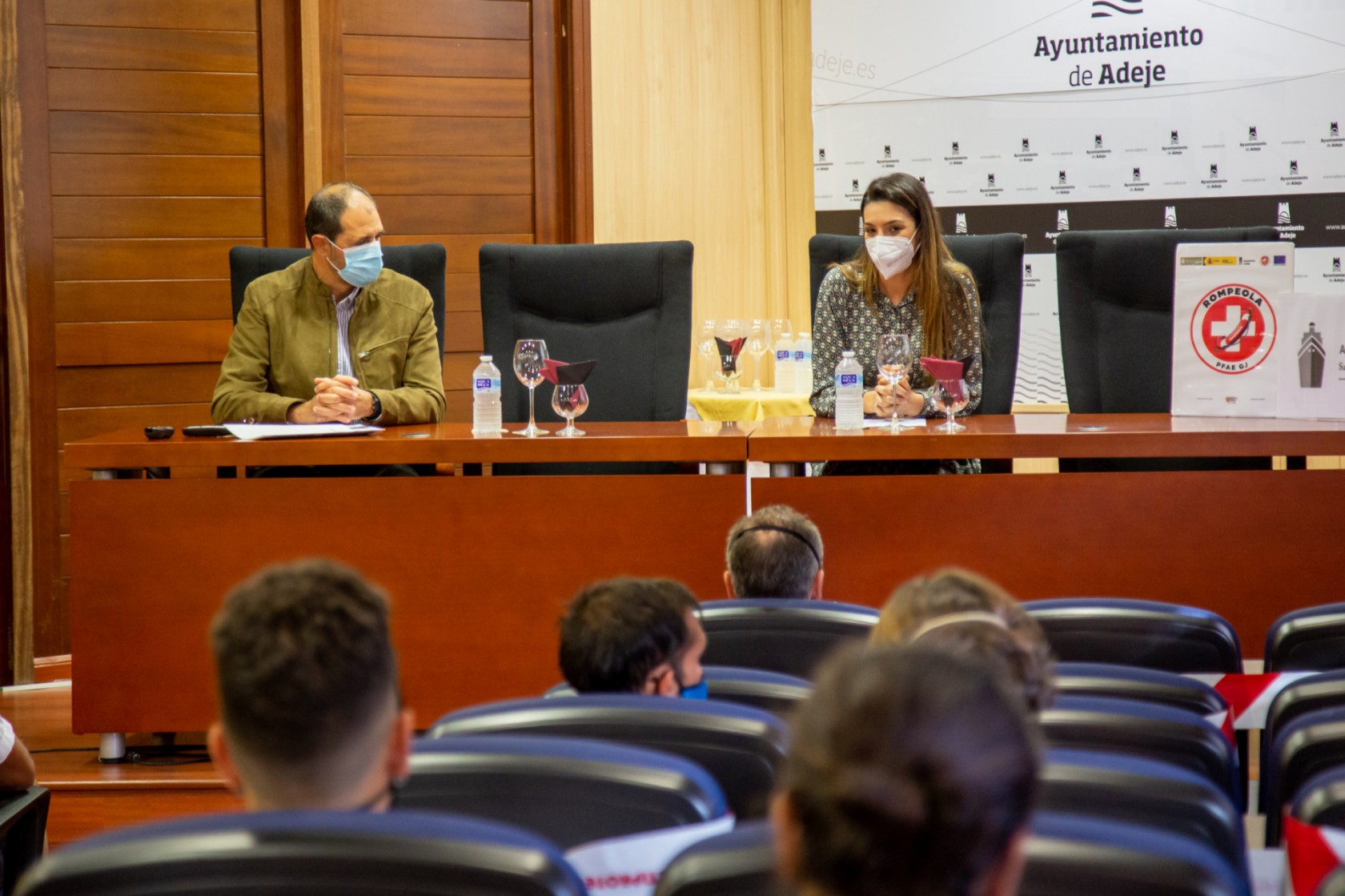 El alumnado del PFAE-GJ "Rompeola" se forma en materia portuaria