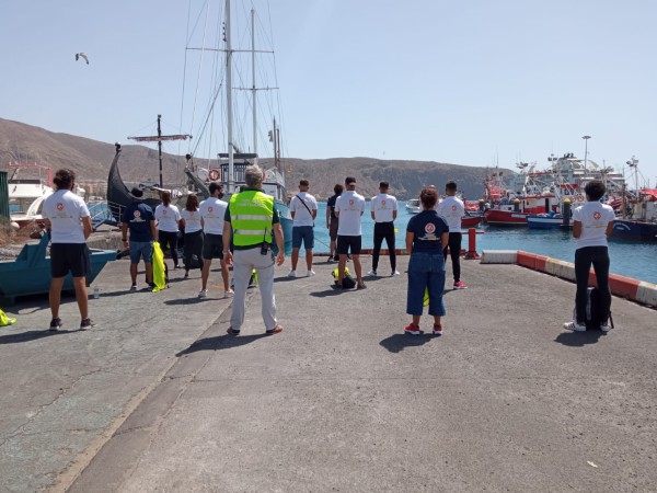 El PFAE GJ Rompeola conoce las profesiones del ámbito marítimo junto a la Autoridad Portuaria de Los Cristianos 