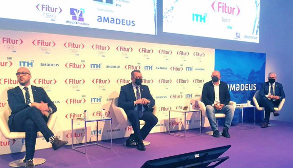 Adeje se reúne en FITUR con los principales grupos turísticos para conocer sus estrategias de la reactivación 