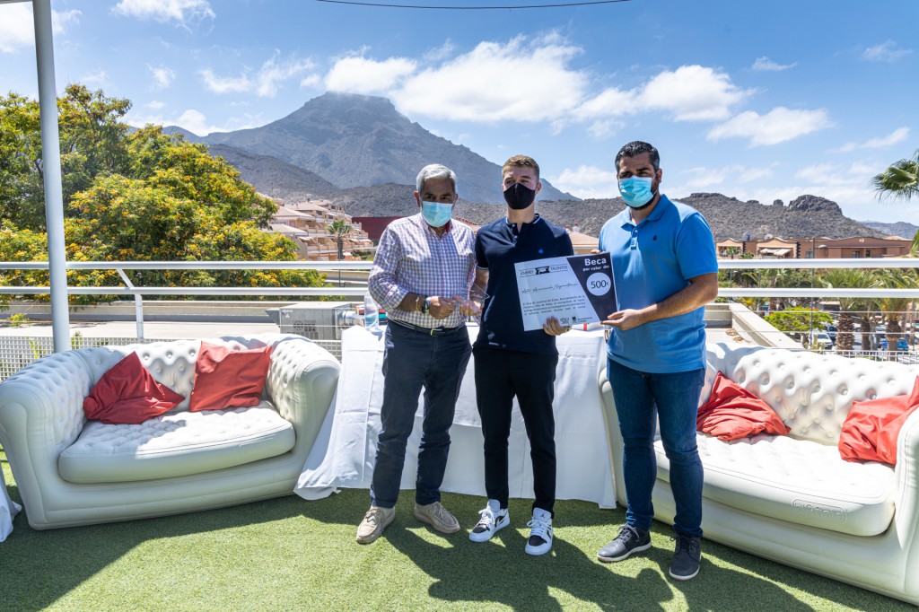 El alcalde entrega los premios Jóvenes Talentos
