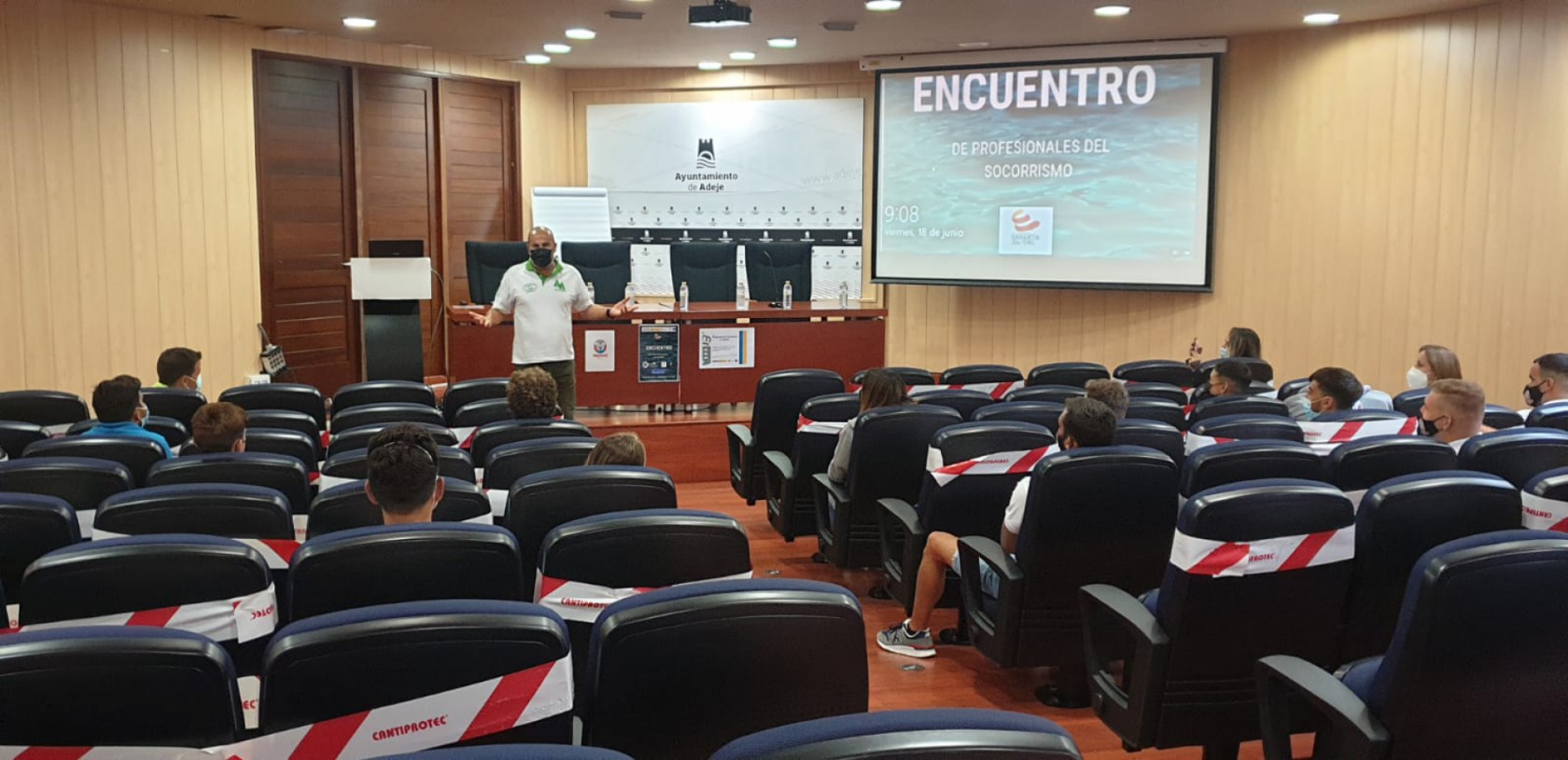 El alumnado del PFAE GJ-Neptuno recibe la visita de profesionales del sector del socorrismo