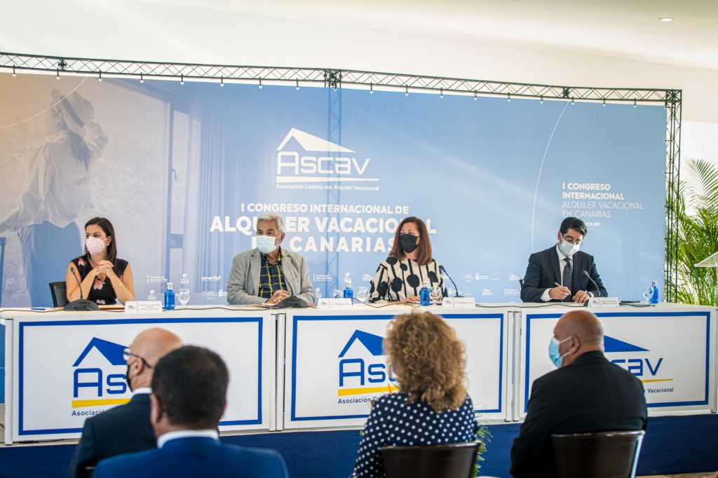 El I Congreso Internacional de Alquiler Vacacional en Canarias reunió en Adeje a personas expertas para afrontar los retos del sector
