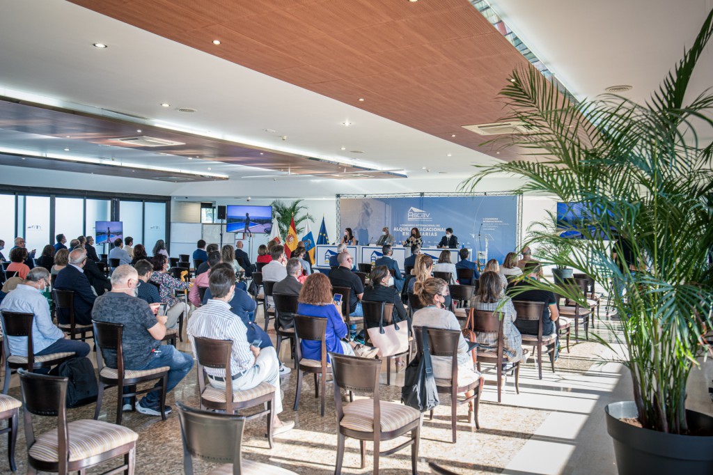 El I Congreso Internacional de Alquiler Vacacional en Canarias reunió en Adeje a personas expertas para afrontar los retos del sector
