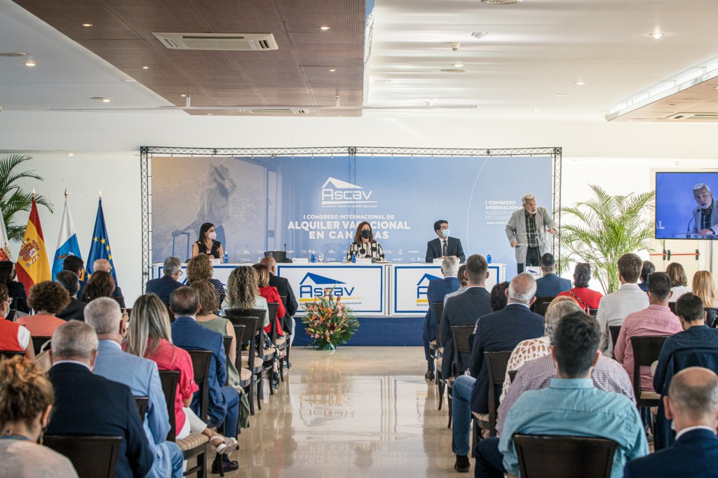 El I Congreso Internacional de Alquiler Vacacional en Canarias reunió en Adeje a personas expertas para afrontar los retos del sector