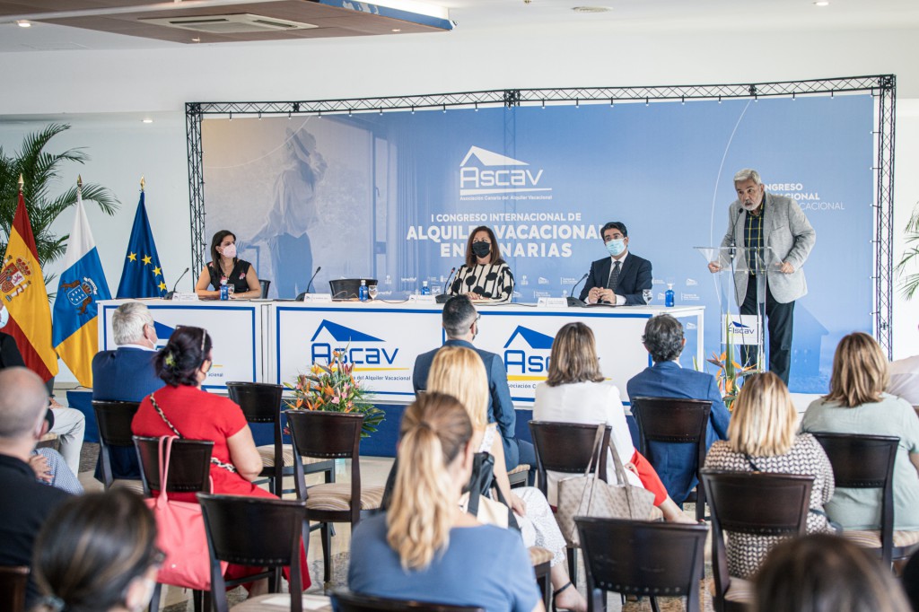 El I Congreso Internacional de Alquiler Vacacional en Canarias reunió en Adeje a personas expertas para afrontar los retos del sector