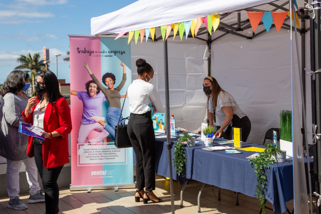 Más de 30 empresas se dan cita en la feria "Jobs Dating 2022"