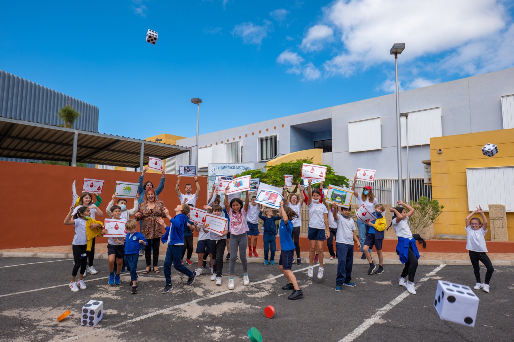 Alrededor de 800 escolares participan en la campaña "Únete a la energía roja"