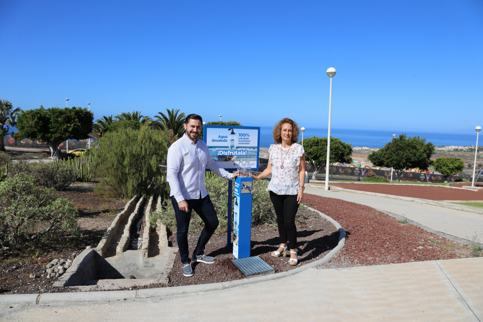 Entemanser y Ayuntamiento de Adeje instalan un dispensador de agua desalada en el parque urbano de El Galeón
