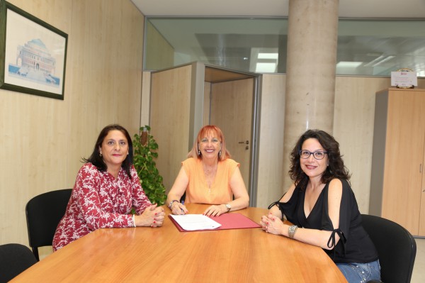 Adeje renueva su compromiso con la Fundación Canaria Cesica