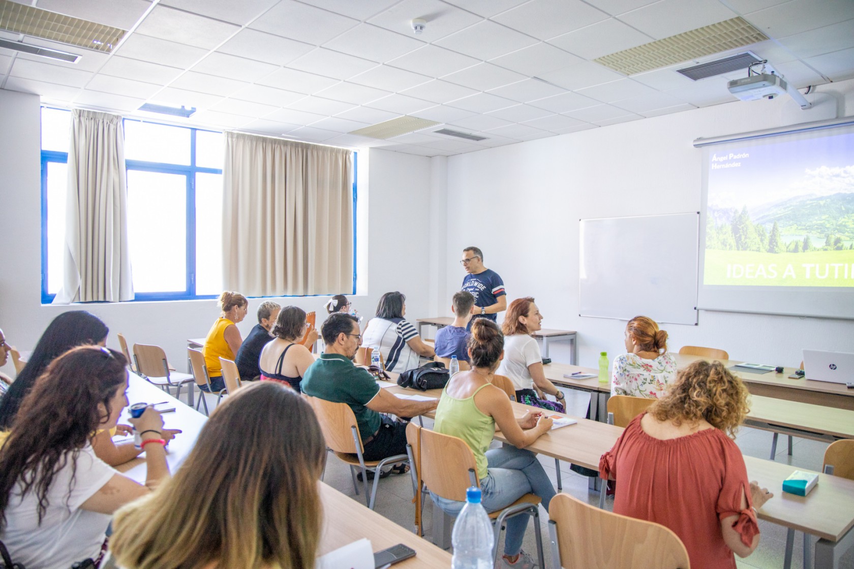 La Universidad de Verano de Adeje diversifica su oferta formativa incluyendo talleres y actividades prácticas