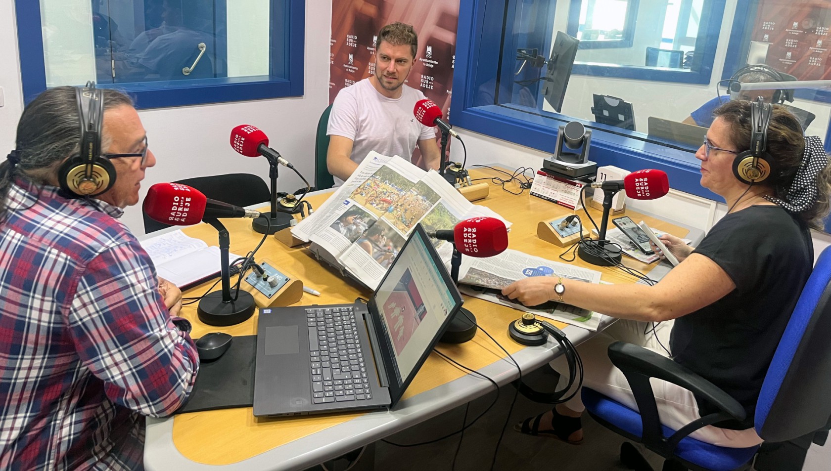 "Mejor en Cholas" y "Agüita, agüita" centran la programación de Radio Sur Adeje 107.9 FM