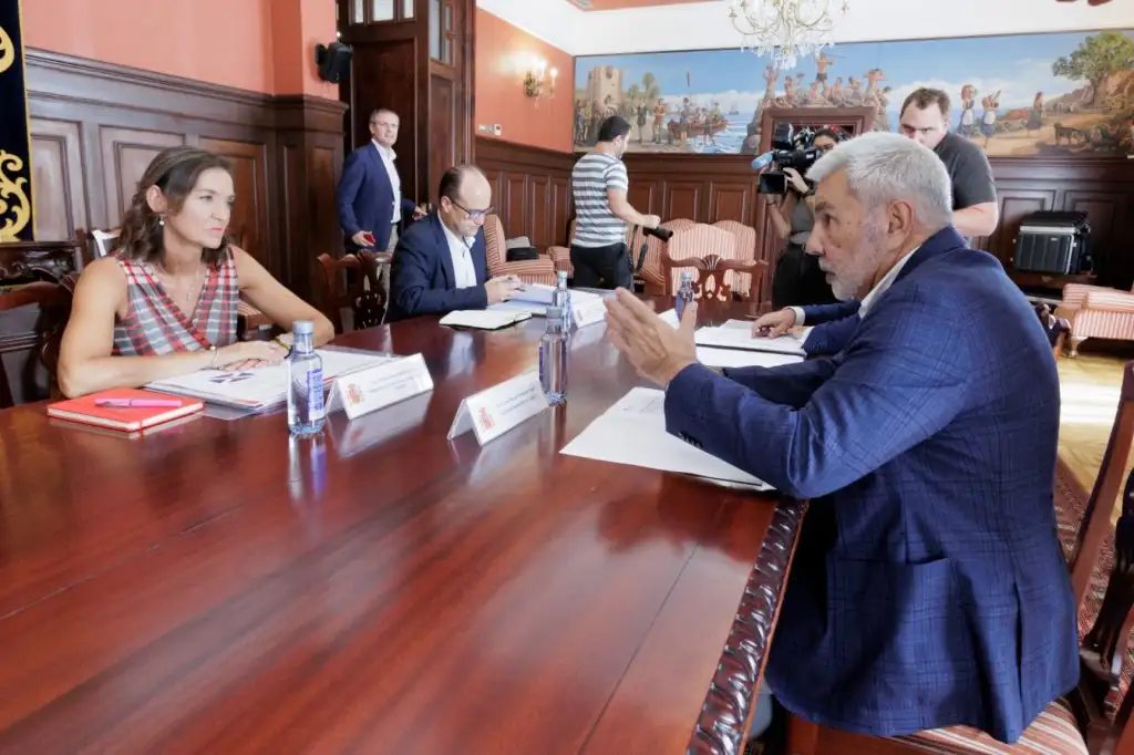 La AMT Sol y Playa logra el compromiso de Reyes Maroto para avanzar en la definición de Municipios Turísticos y desarrollar un Plan Nacional