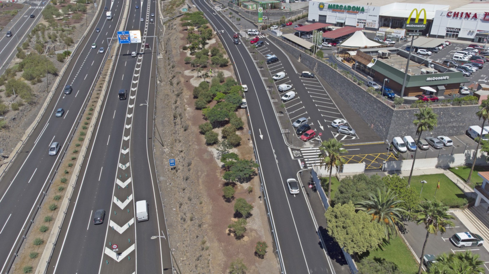 El Ayuntamiento realiza obras de mejoras de viales en diversos puntos del municipio adejero