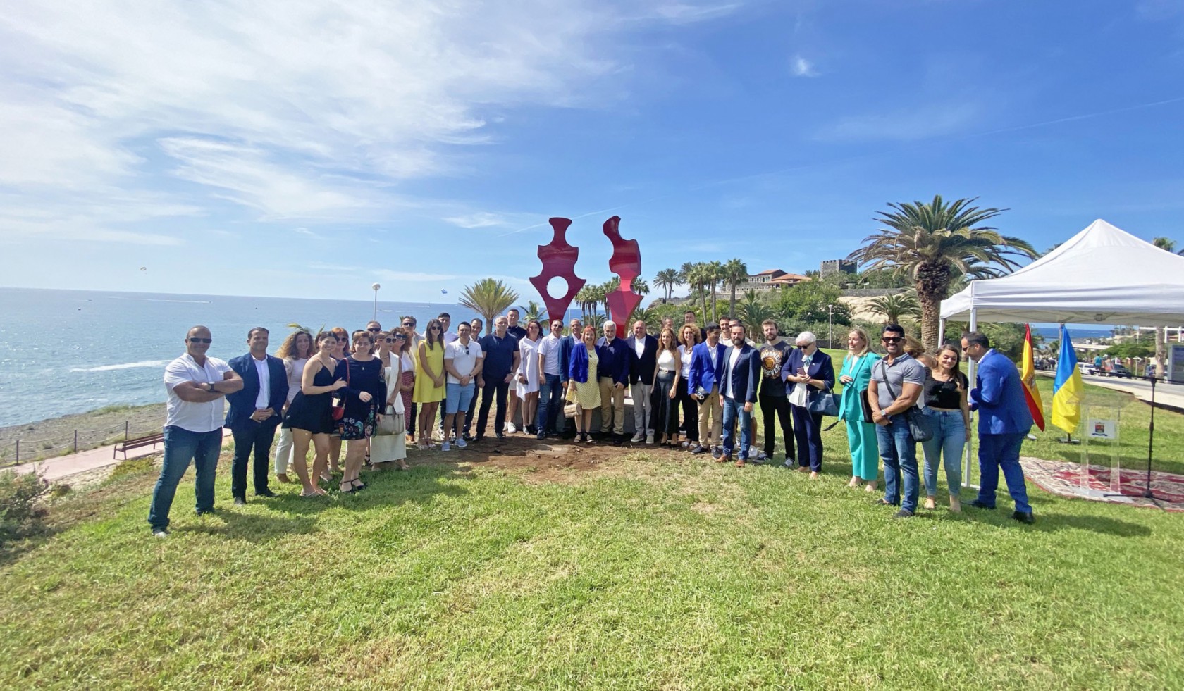 Costa Adeje se viste de "Amor" con una nueva escultura en la Calle Unterhaching