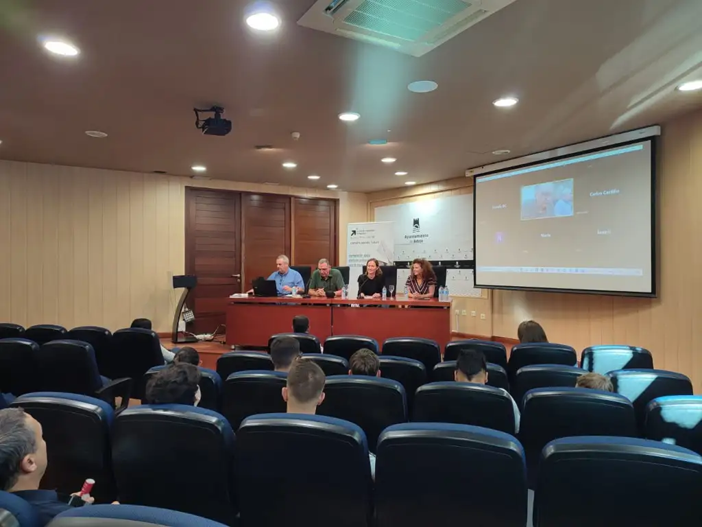 El Ayuntamiento de Adeje y FEPECO destacan la figura de la mujer y la juventud en la jornada ‘La construcción como creadora de espacios para vivir’
