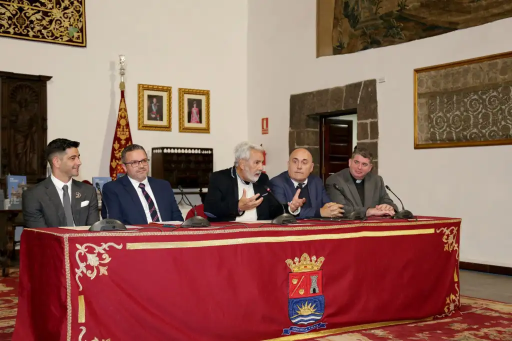 El Ayuntamiento edita un libro sobre el patrimonio histórico artístico e historia religiosa de Adeje
