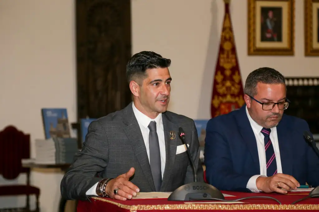 El Ayuntamiento edita un libro sobre el patrimonio histórico artístico e historia religiosa de Adeje