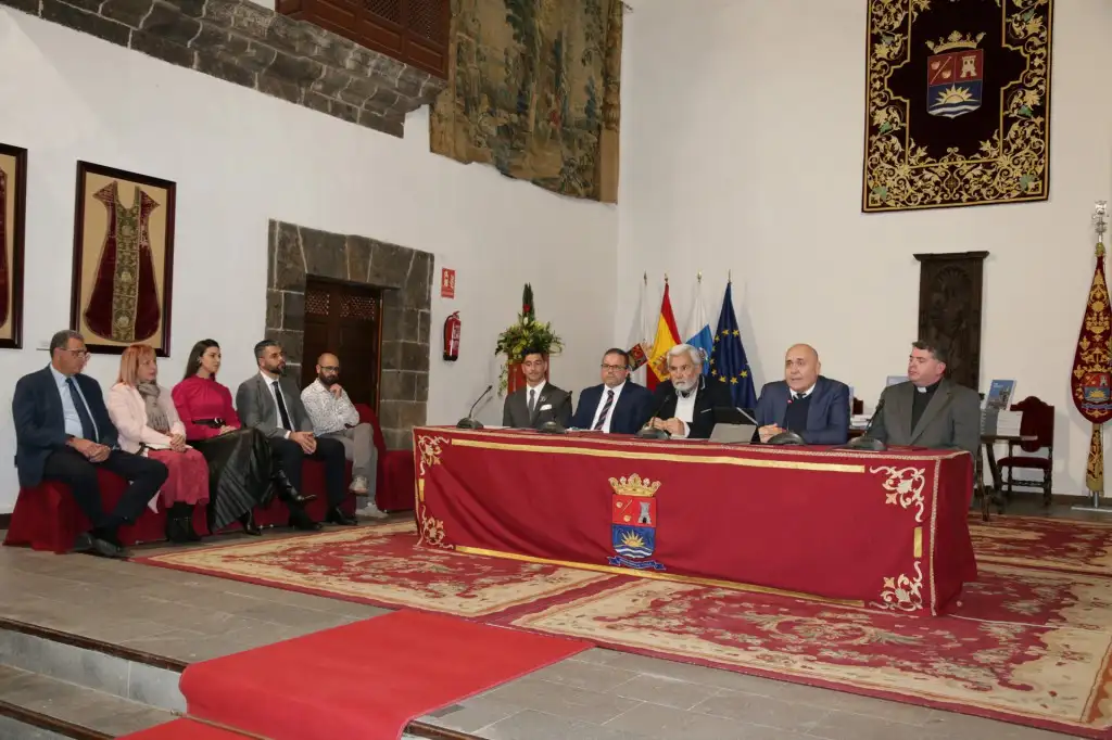 El Ayuntamiento edita un libro sobre el patrimonio histórico artístico e historia religiosa de Adeje