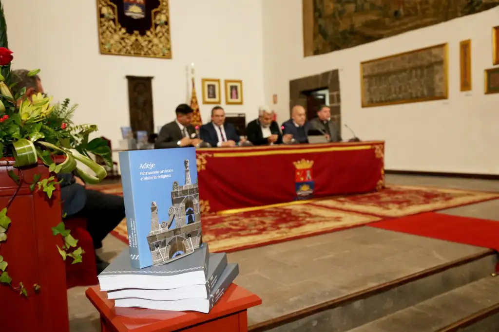 El Ayuntamiento edita un libro sobre el patrimonio histórico artístico e historia religiosa de Adeje