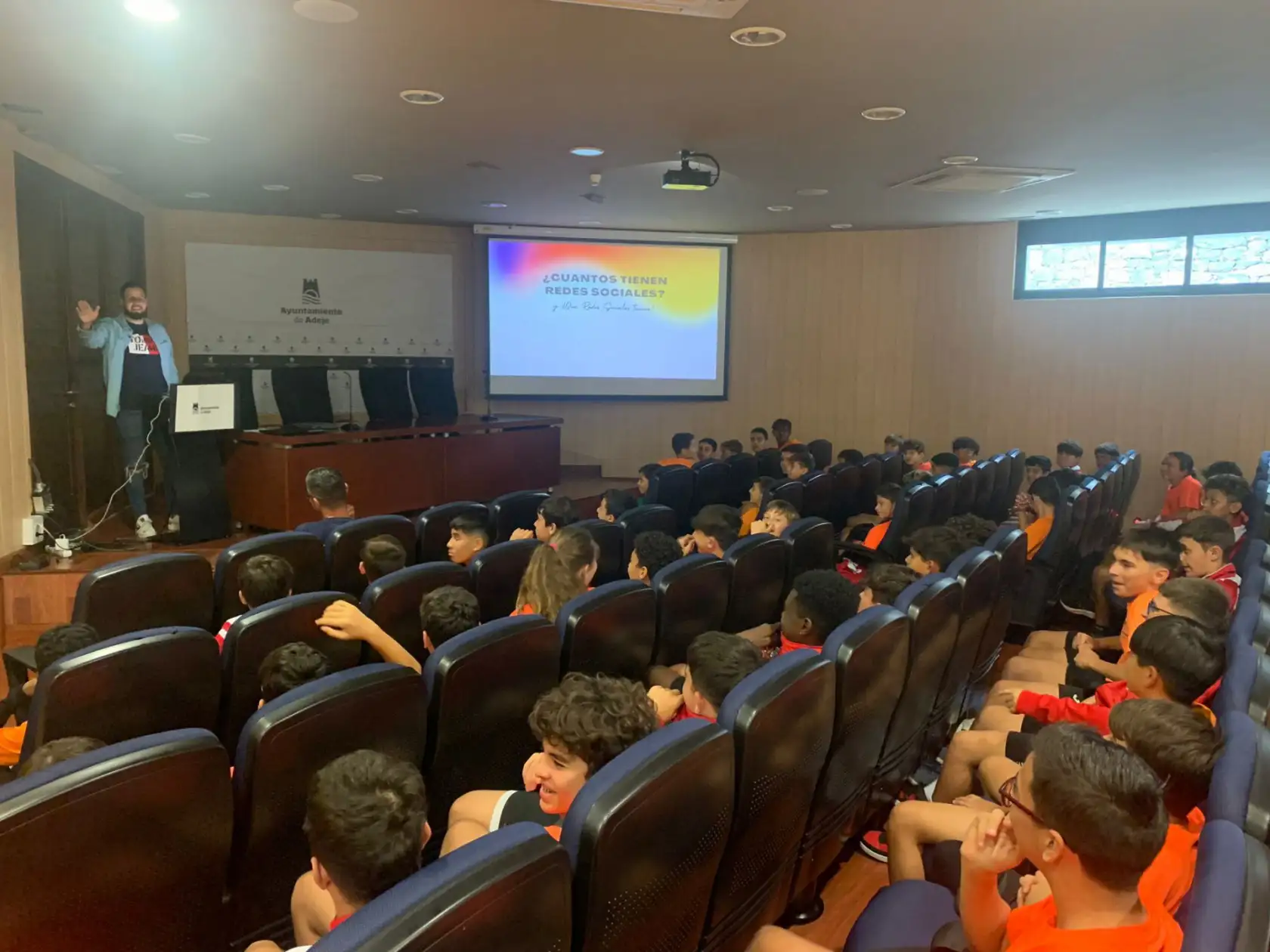 El Ayuntamiento de Adeje imparte formación al alumnado de las escuelas deportivas