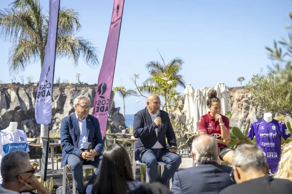 Acuerdo histórico entre la UD Tenerife Egatesa y el Ayuntamiento para traer el club al municipio y denominarse Costa Adeje