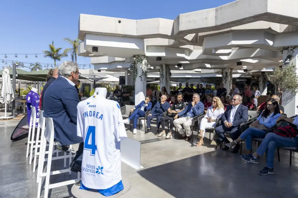 Acuerdo histórico entre la UD Tenerife Egatesa y el Ayuntamiento para traer el club al municipio y denominarse Costa Adeje
