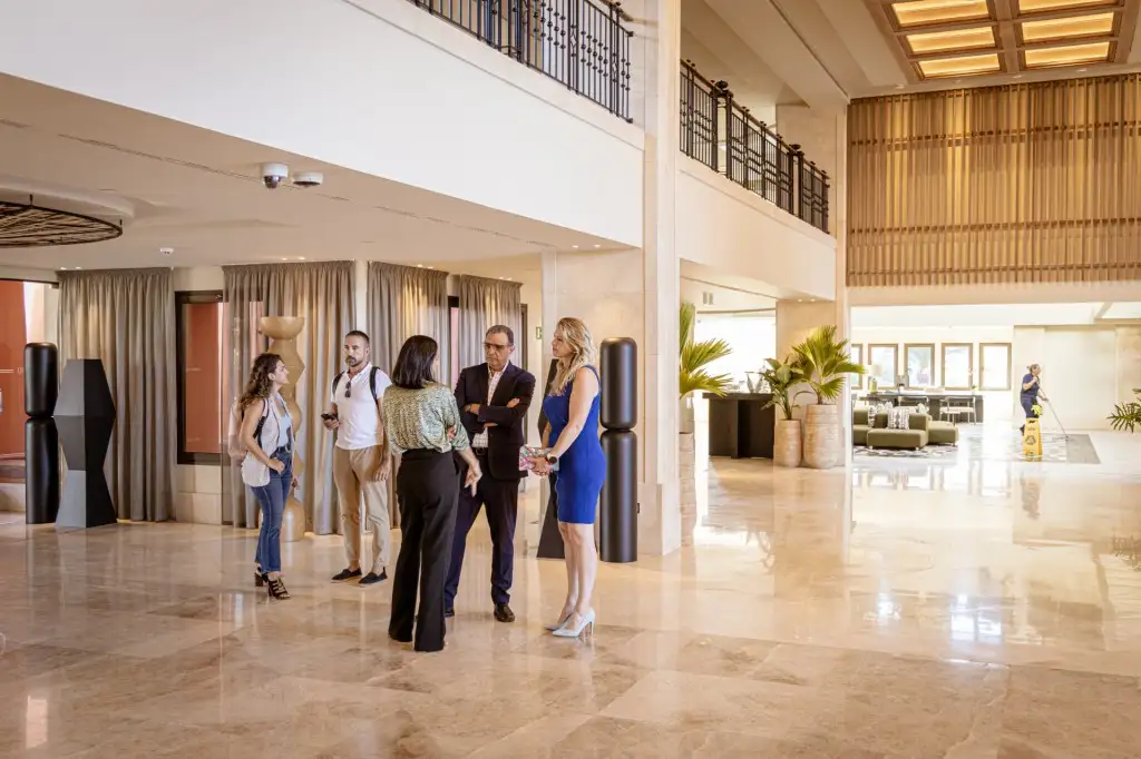 El Hotel Tivoli La Caleta Tenerife Resort celebra el Día Mundial del Turismo reabriendo sus puertas en Costa Adeje
