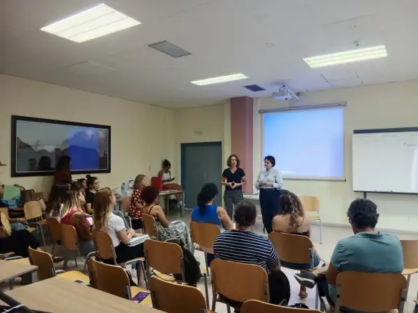 El Ayuntamiento de Adeje promueve la prevención y detección rápida de la pornografía y prostitución