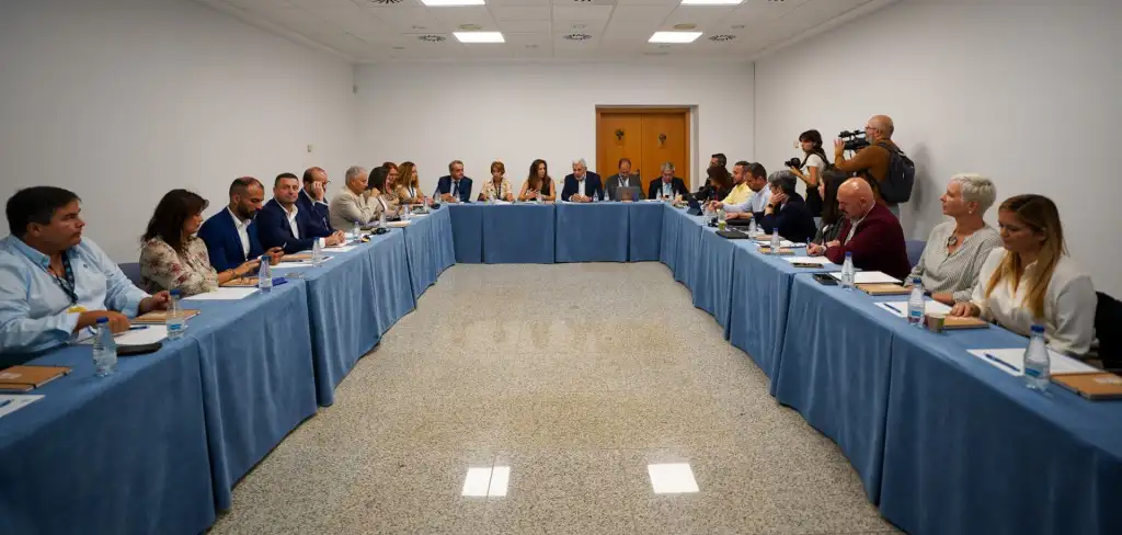 Jéssica de León, en su primera reunión con la AMTC, reconoce a la entidad como "interlocutor necesario" para el desarrollo del sector
