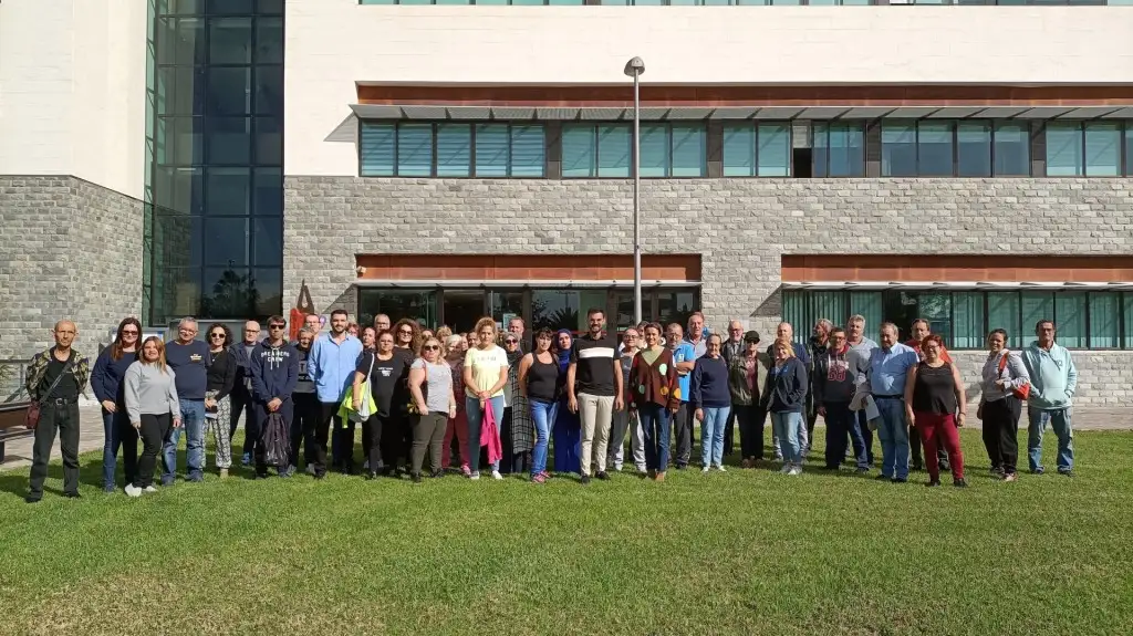 Las 48 personas contratadas a través del Programa de Empleo Social siguen trabajando en la mejora de diversos espacios de Adeje