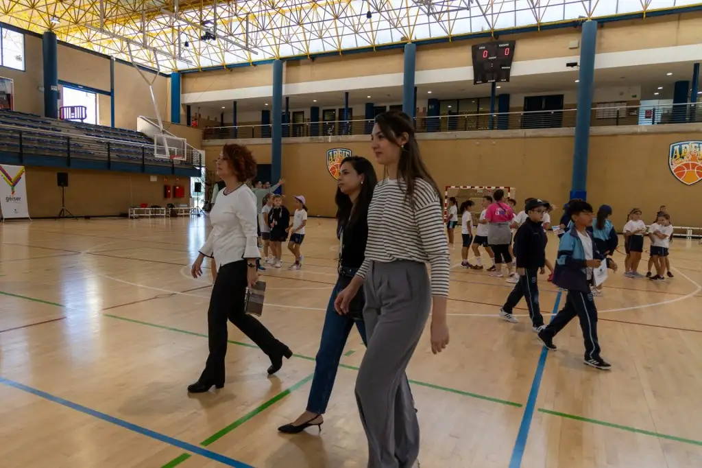 Las Olimpiadas Escolares de Adeje destacan por su enfoque en educación, inclusión, salud y deporte.